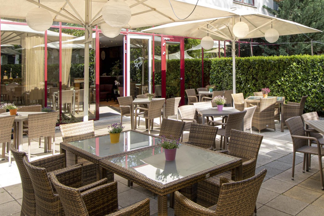Lions Garden Hotel 79/98