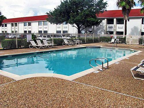 Executive Inn & Suites Hobby 15/29