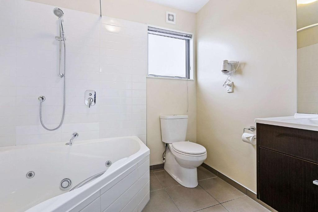 Quality Suites Amore Christchurch 2/8