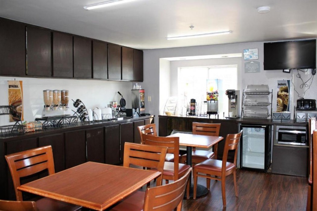Microtel Inn and Suites by Wyndham Atlanta Airport 16/25