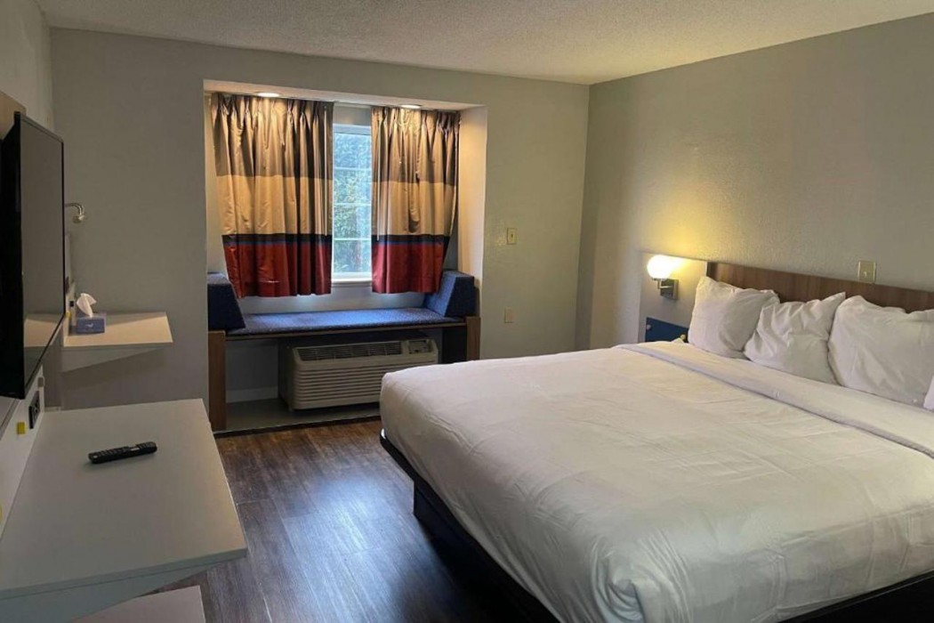 Microtel Inn and Suites by Wyndham Atlanta Airport 12/25