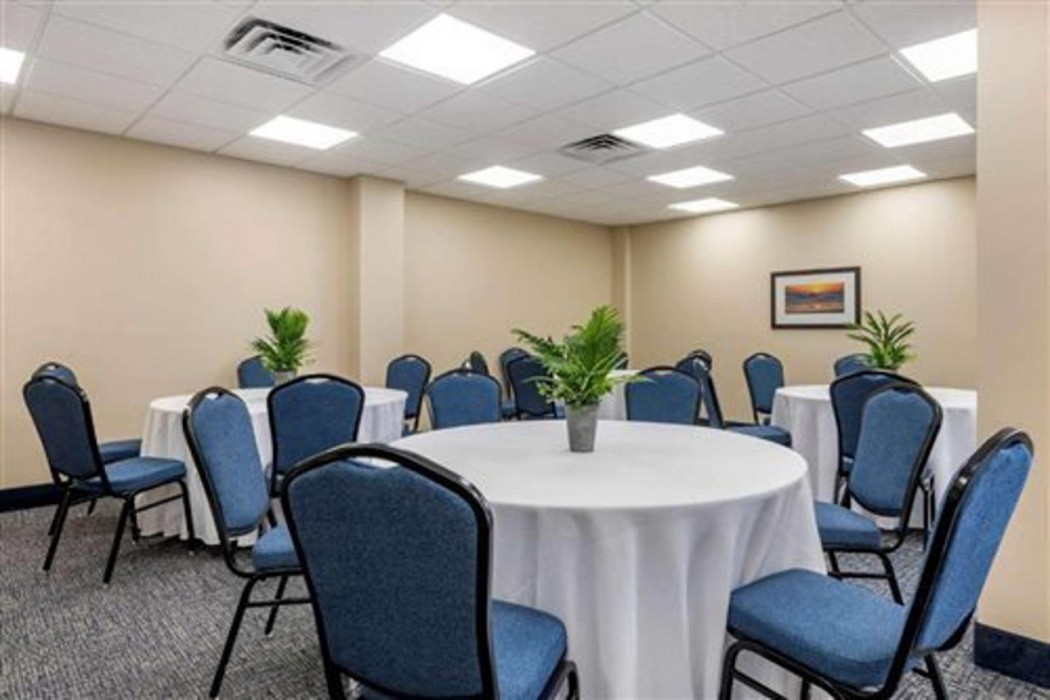 Comfort Inn and Suites Daytona Beach Oceanfront 17/42