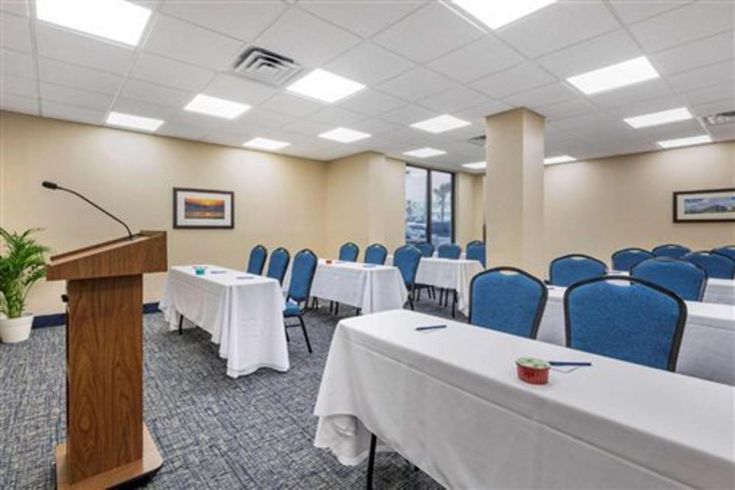 Comfort Inn and Suites Daytona Beach Oceanfront 16/42