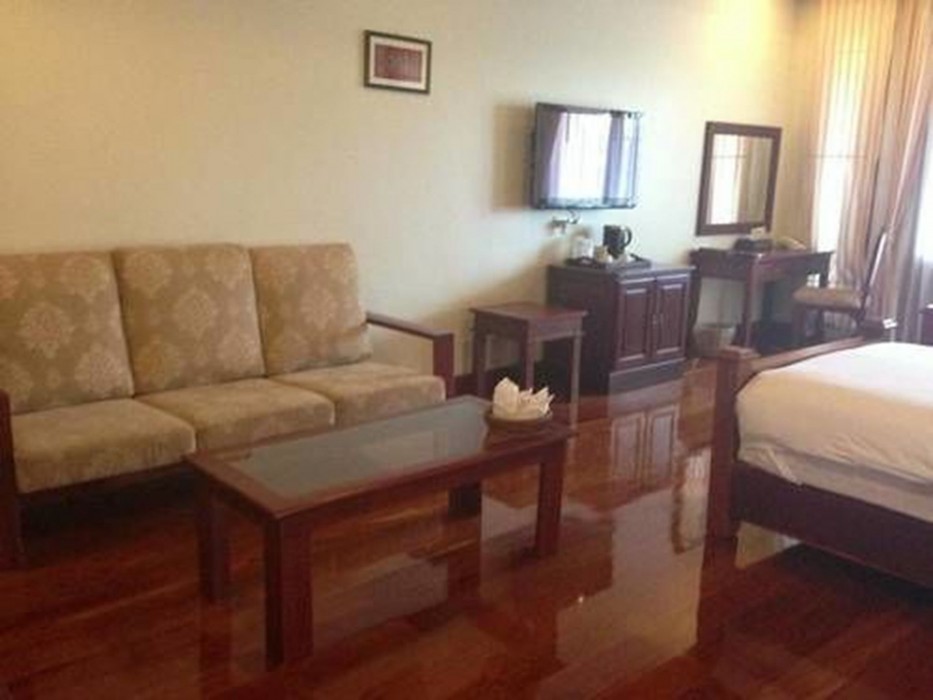 Athena Hotel 35/77