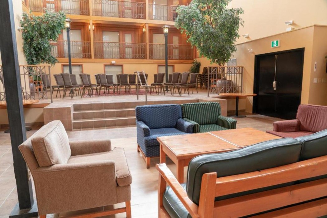 Banff Ptarmigan Inn 10/64