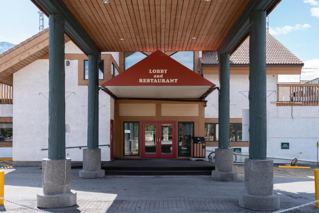Banff Rocky Mountain Resort 7/63