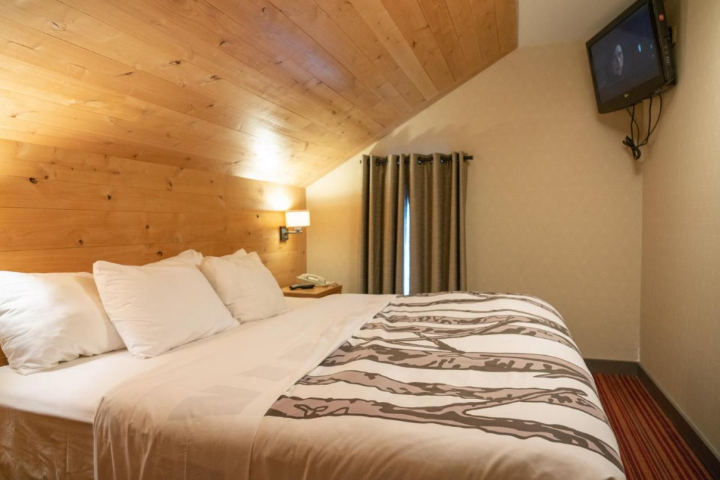 Banff Rocky Mountain Resort 14/63