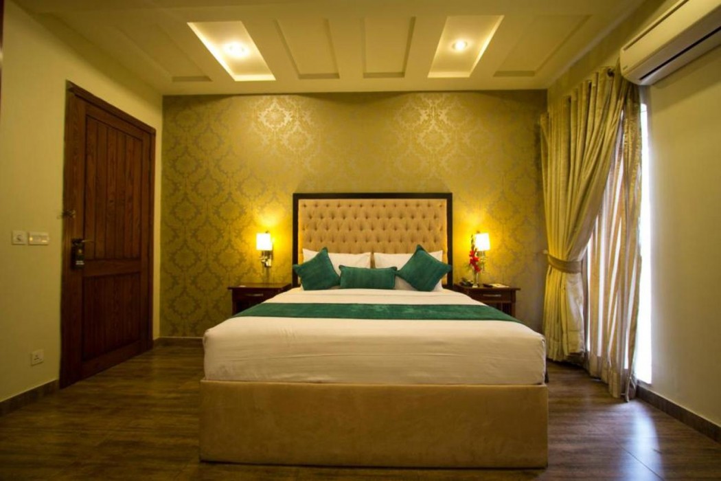 Bella Hotel 11/51