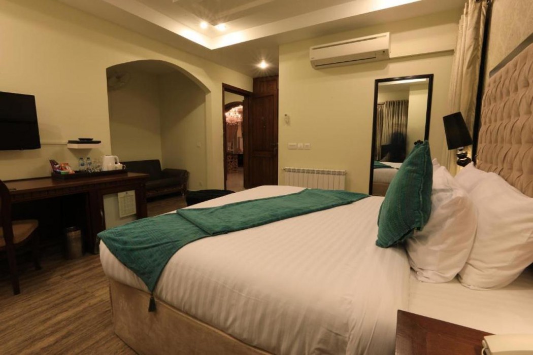 Bella Hotel 12/51