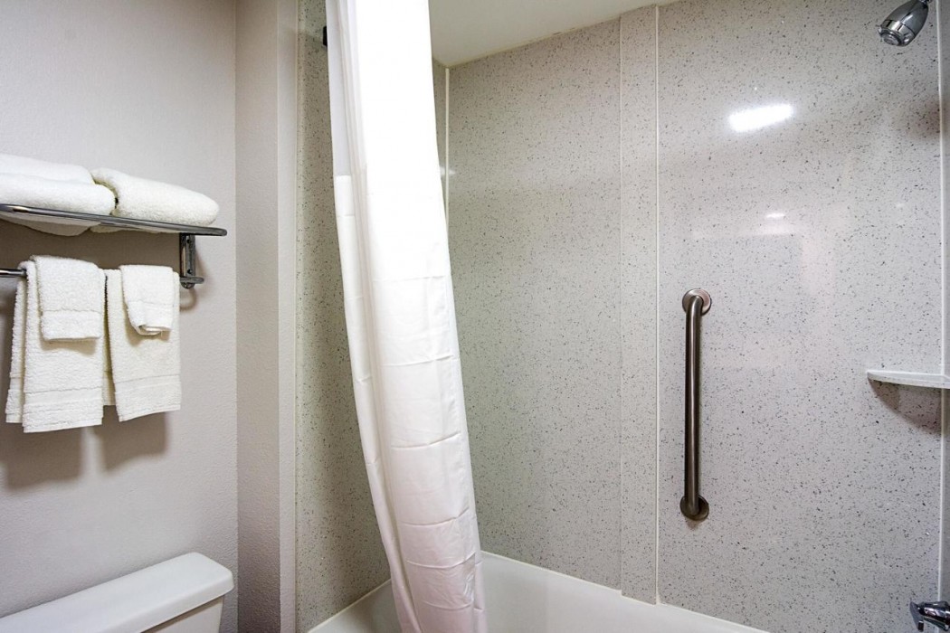 Quality Inn & Suites Chattanooga West near Lookout Mountain 23/33