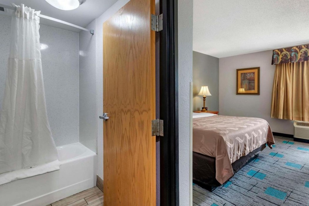 Quality Inn & Suites Chattanooga West near Lookout Mountain 21/33