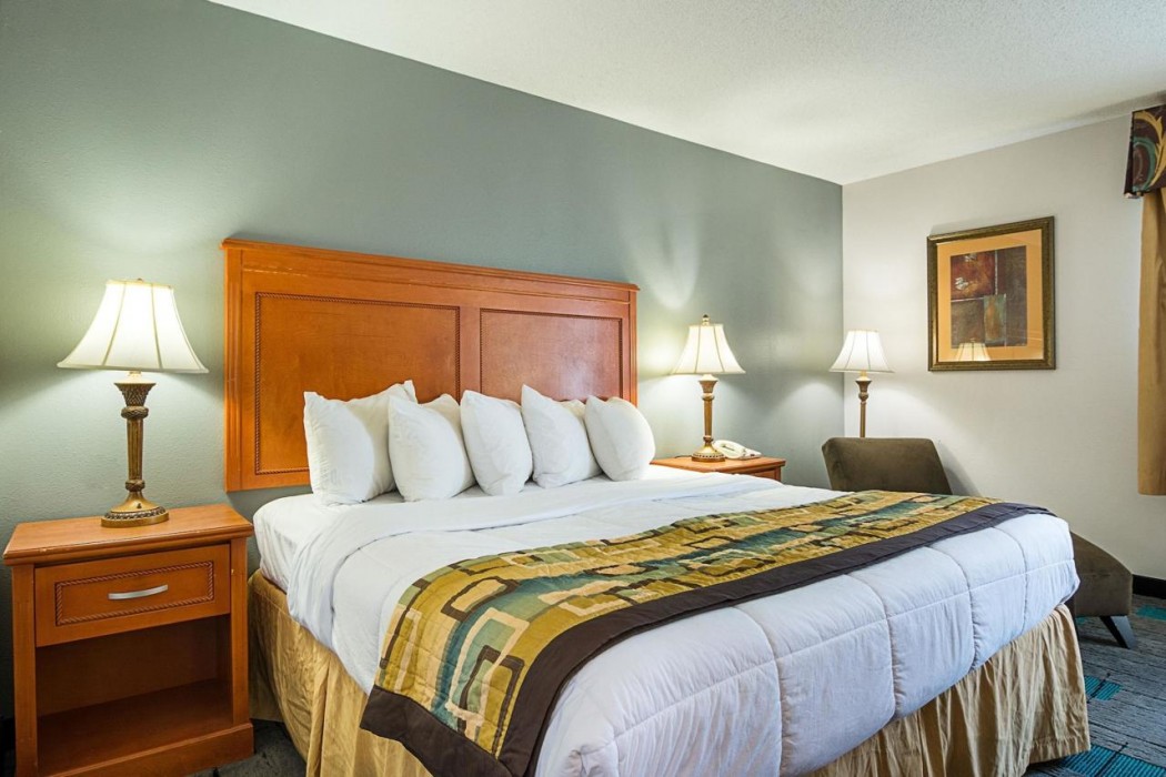 Quality Inn & Suites Chattanooga West near Lookout Mountain 15/33