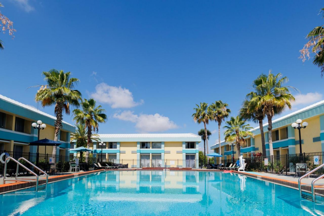 Garnet Inn and Suites Orlando 16/24