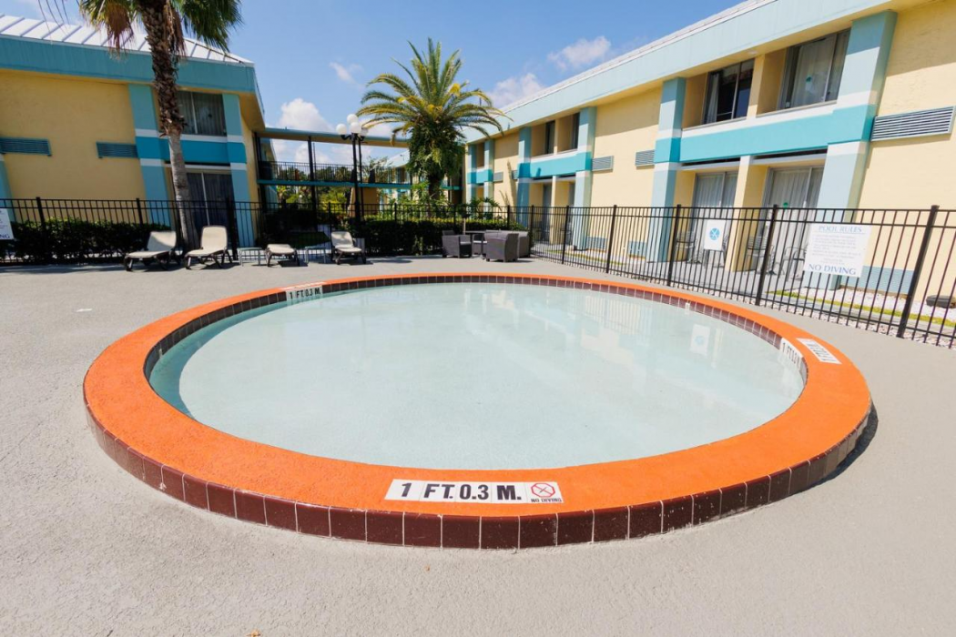 Garnet Inn and Suites Orlando 15/24