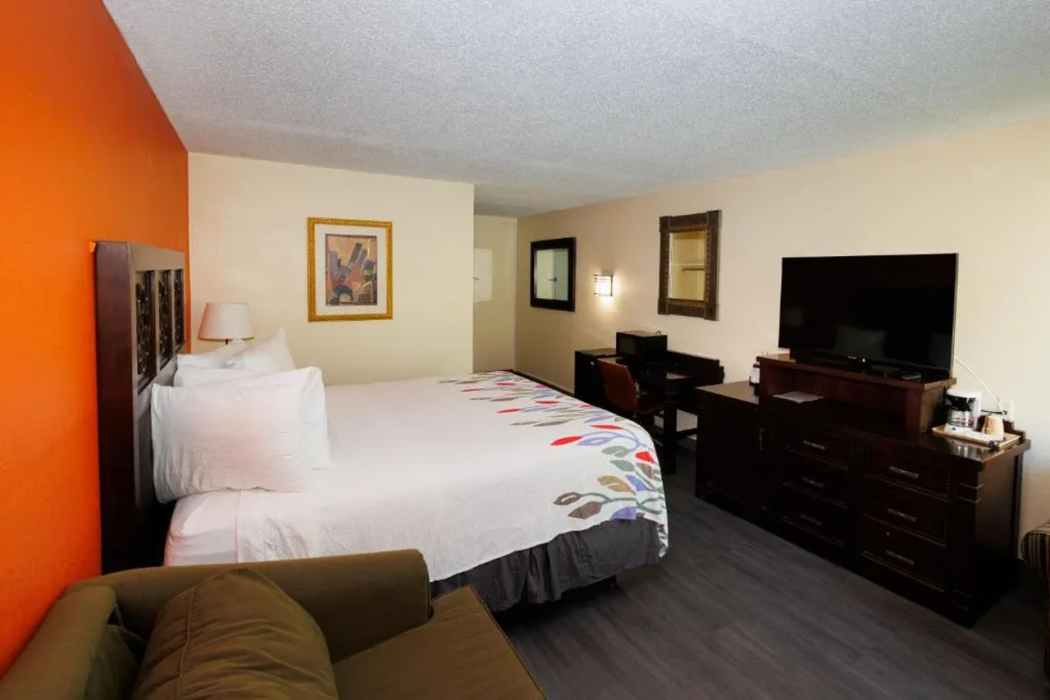 Garnet Inn and Suites Orlando 10/24
