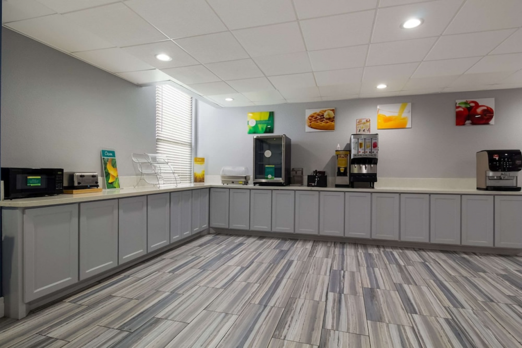 Quality Inn Houston East I-10 14/30