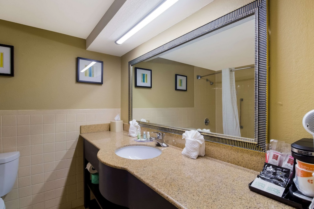 Quality Inn Houston East I-10 11/30