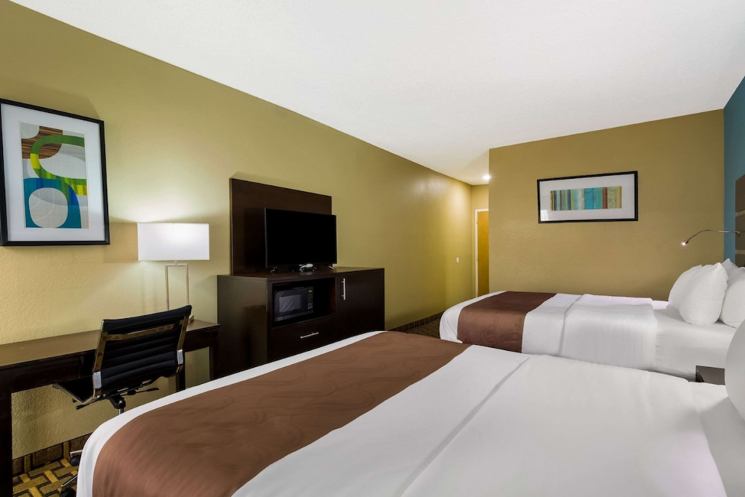 Quality Inn Houston East I-10 10/30