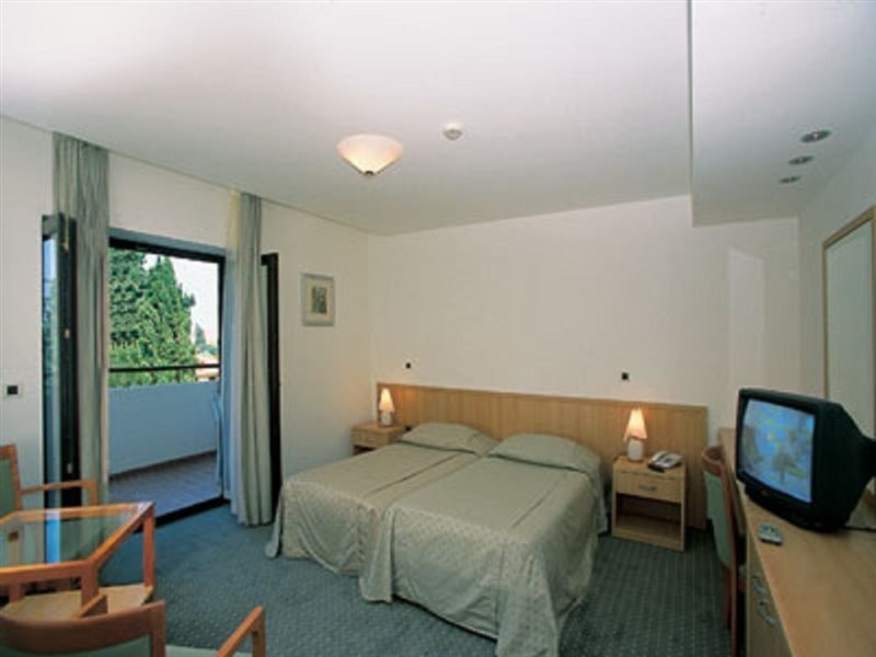 Flores Hotel 20/57