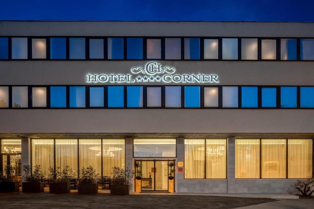 Hotel Corner 2/58