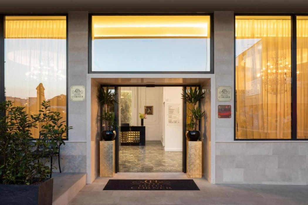 Hotel Corner 3/58