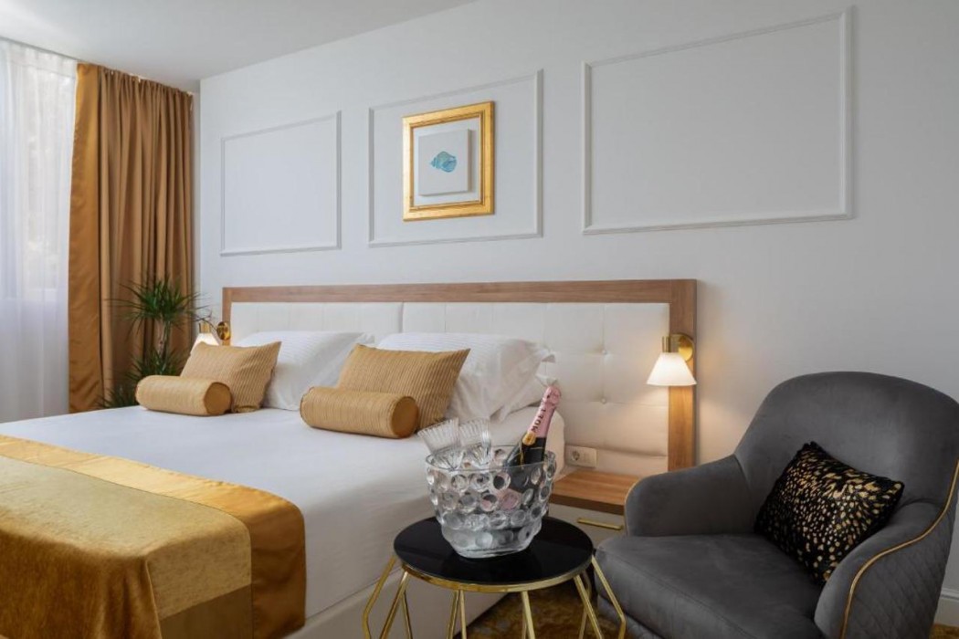 Hotel Corner 11/58