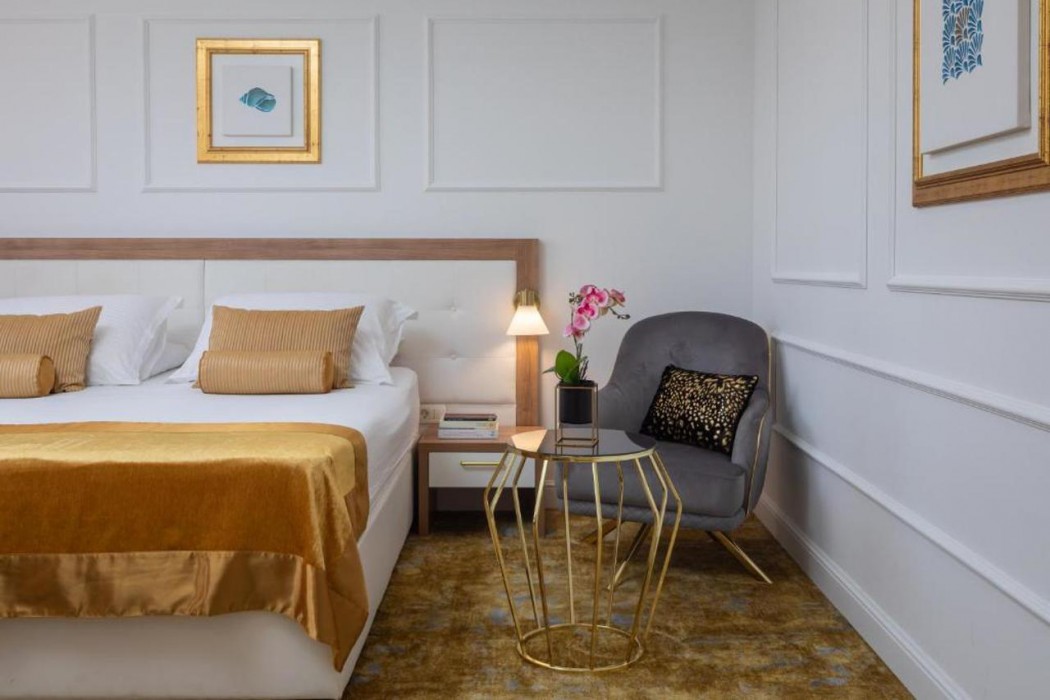 Hotel Corner 16/58
