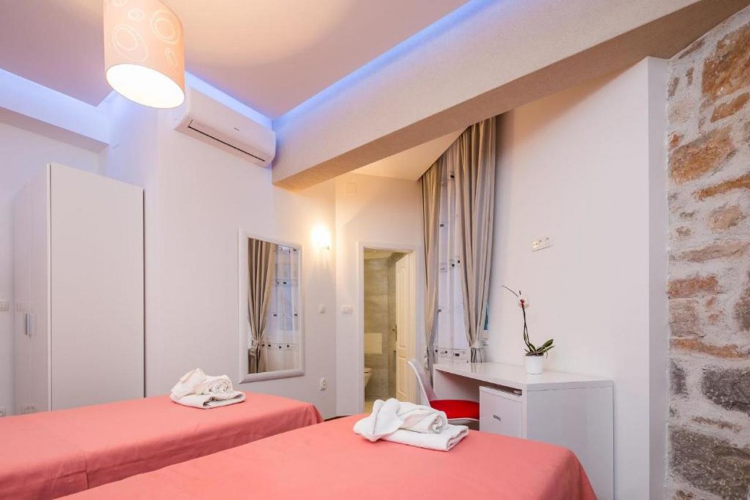 Riva Luxury Rooms 28/79