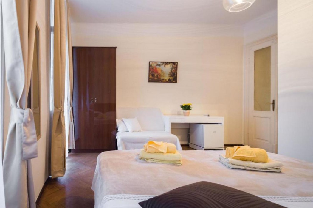 Riva Luxury Rooms 24/79