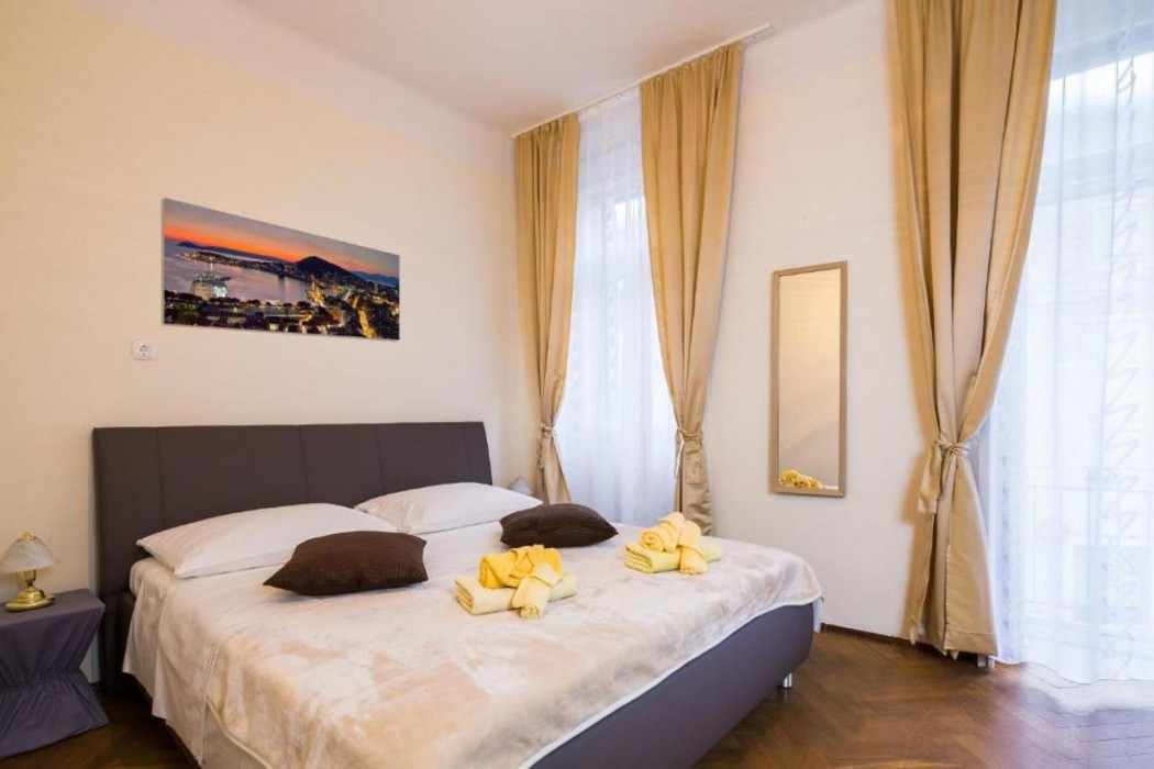 Riva Luxury Rooms 27/79