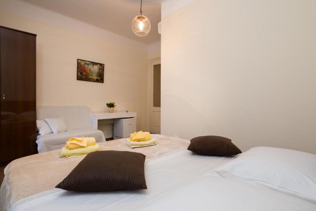 Riva Luxury Rooms 11/79