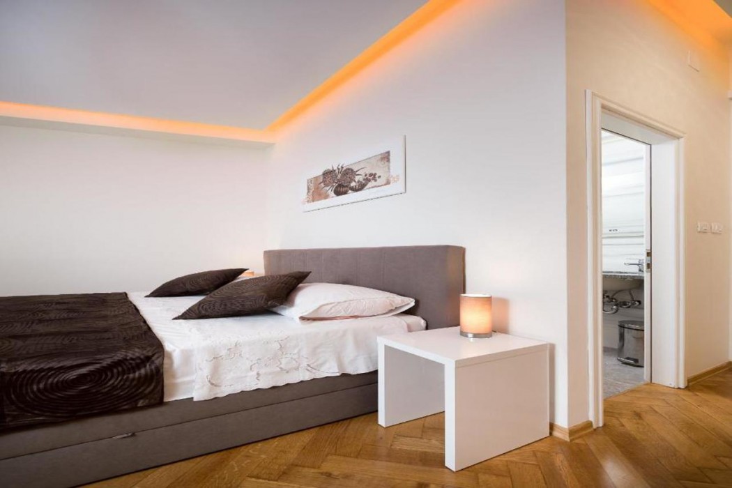 Riva Luxury Rooms 12/79