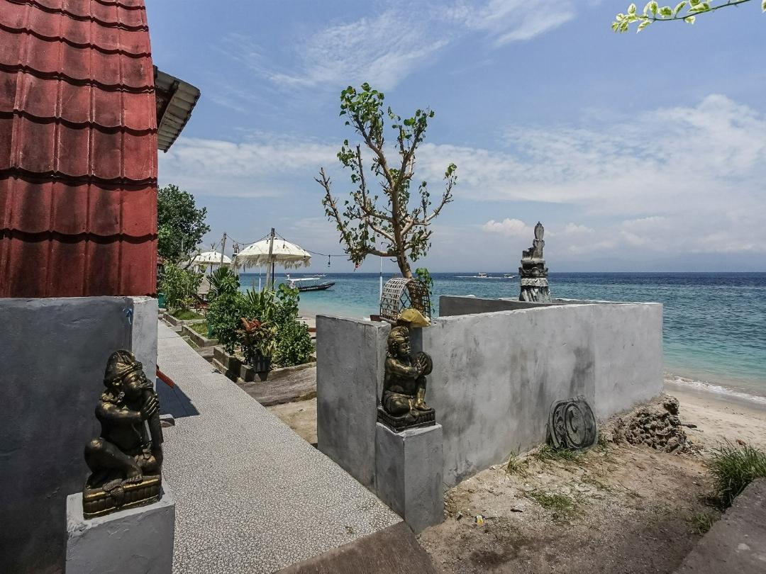 Road Beach Villa in Penida   Island