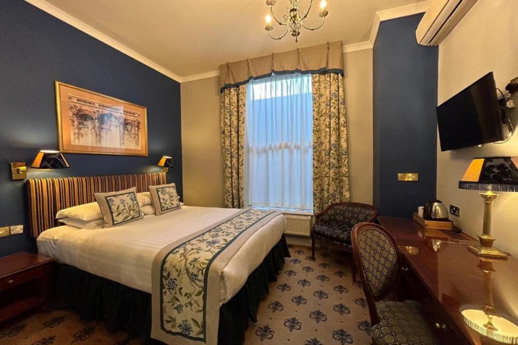 London Lodge Hotel 25/72