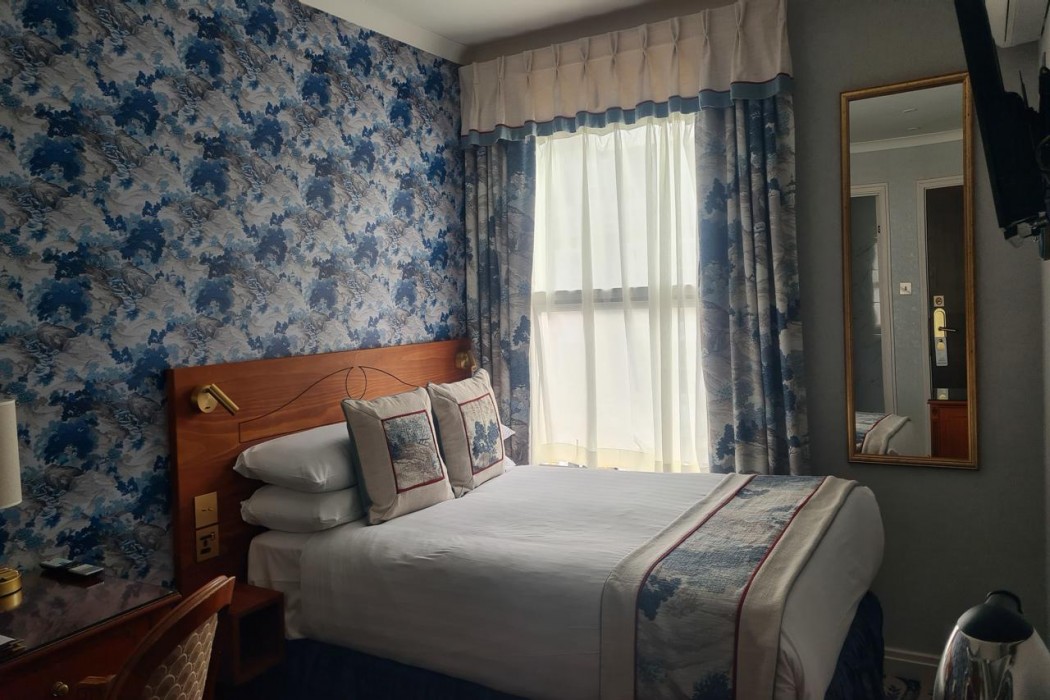 London Lodge Hotel 28/72
