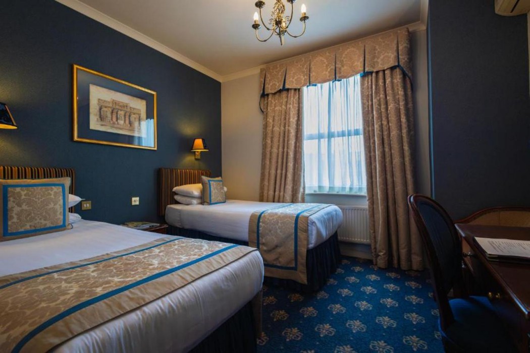 London Lodge Hotel 31/72