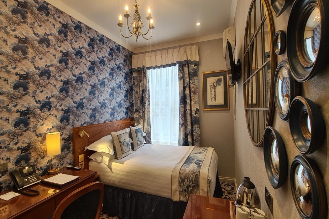 London Lodge Hotel 30/72