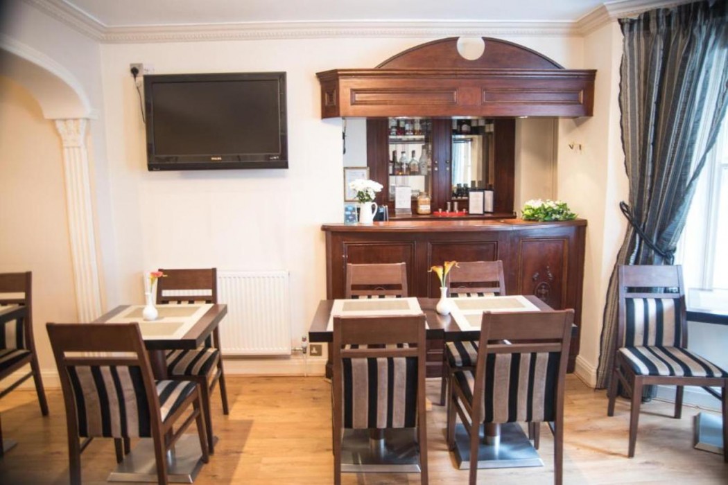 London Lodge Hotel 44/72