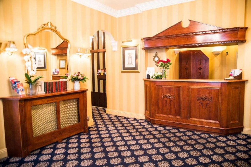 London Lodge Hotel 8/72