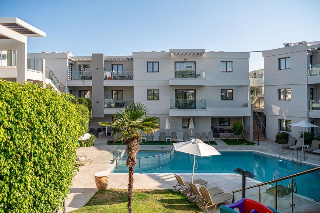 Minos Village 7/81