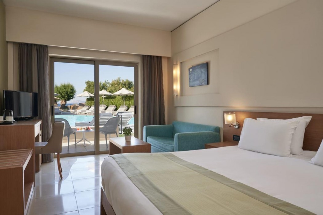 Atlantica Amalthia Beach Hotel 10/65