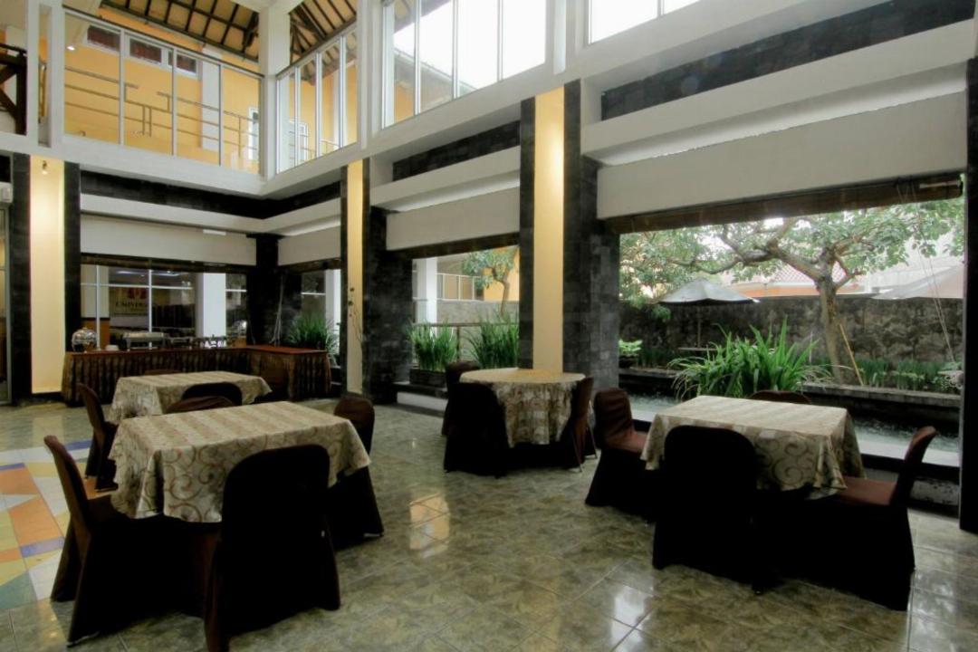 University Hotel 8/47