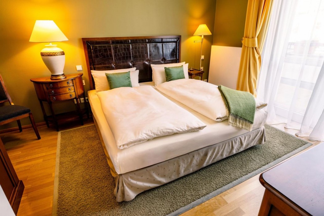 Louisas Place Hotel 48/108