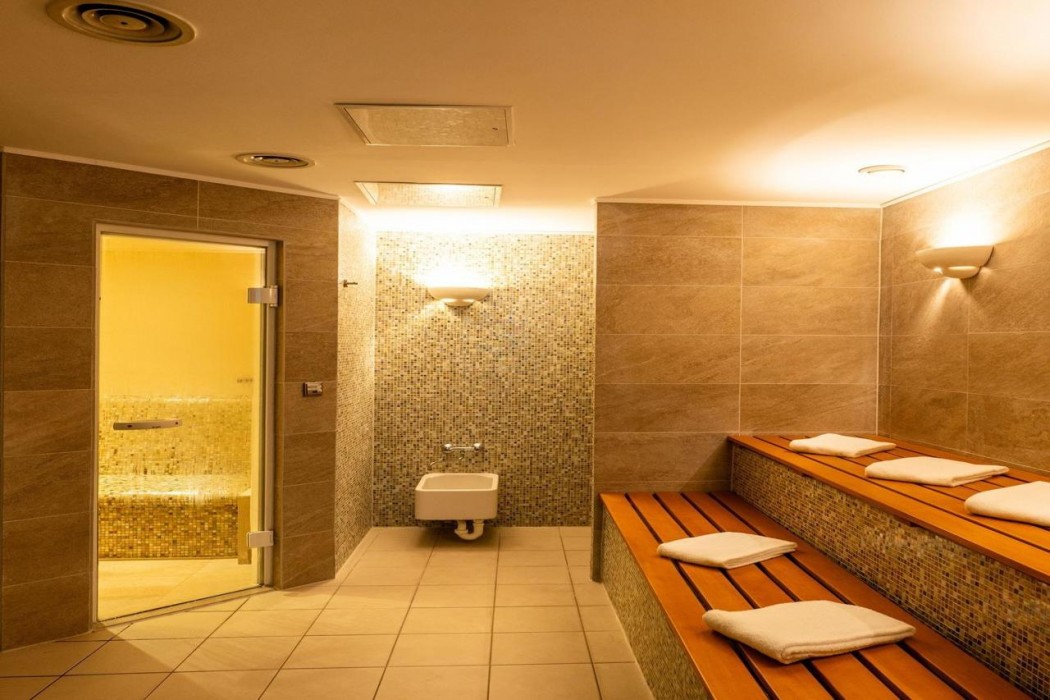 Louisas Place Hotel 75/108