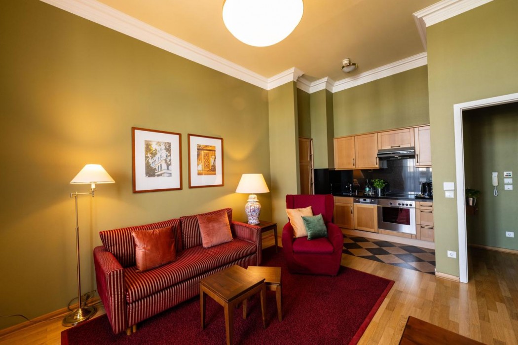 Louisas Place Hotel 36/108