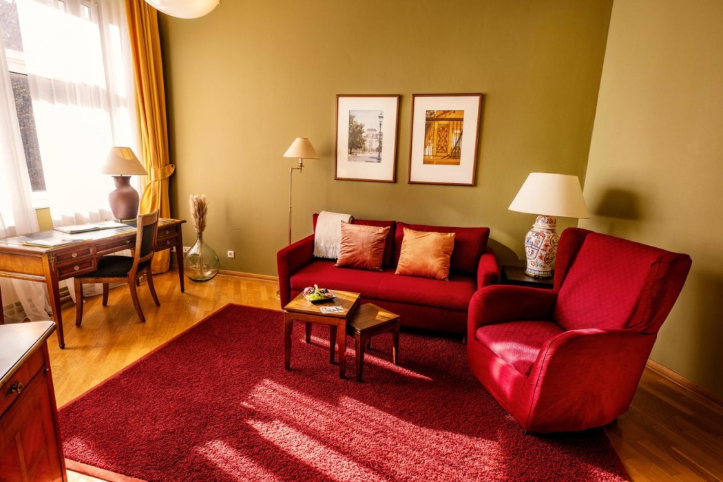 Louisas Place Hotel 41/108