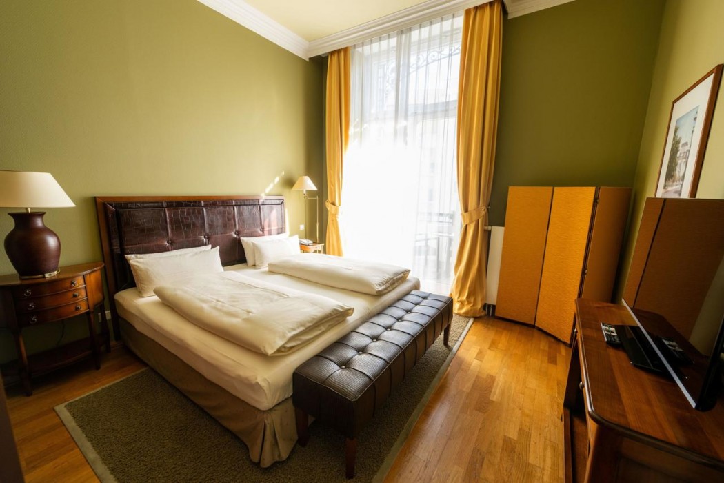 Louisas Place Hotel 42/108
