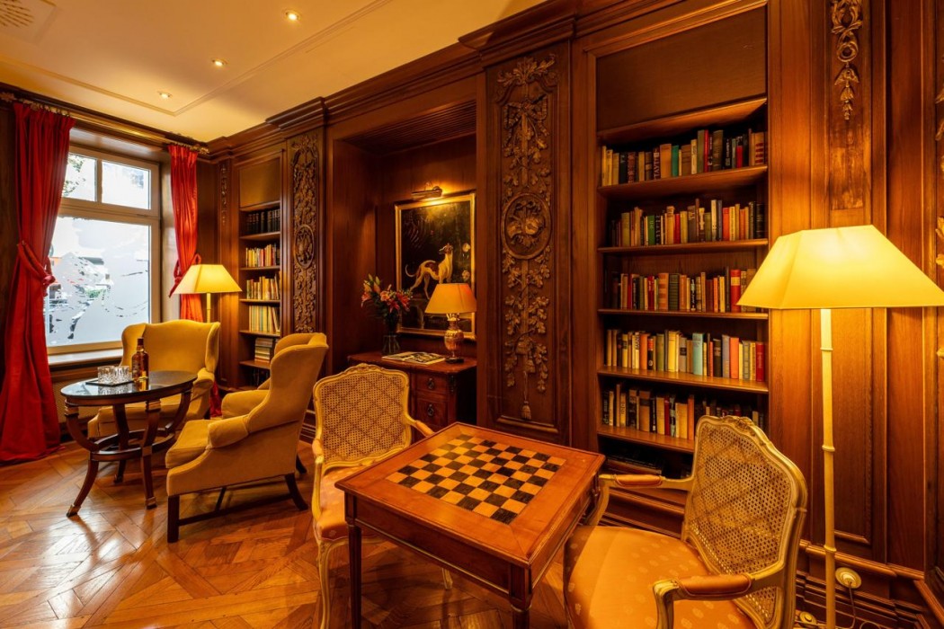Louisas Place Hotel 11/108