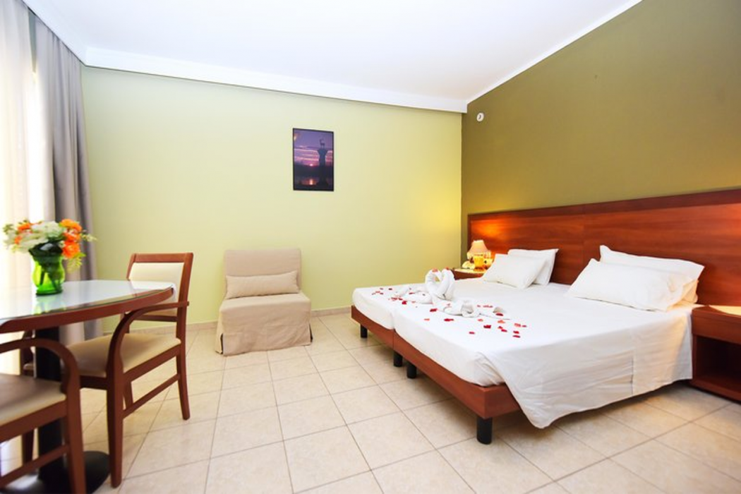 Esmeralda Hotel 5/30