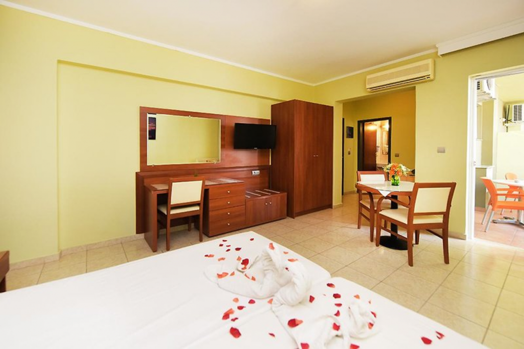 Esmeralda Hotel 6/30